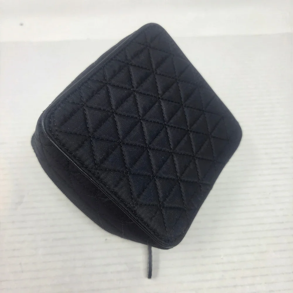 Unbranded quilted travel